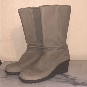 Taupe KEEN boots